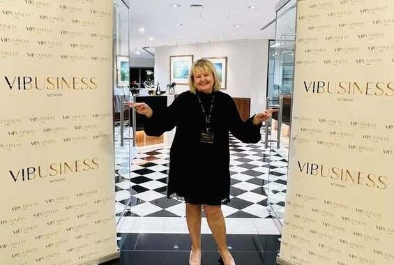 Margaret with Banners (2) Margaret with Banners (2)