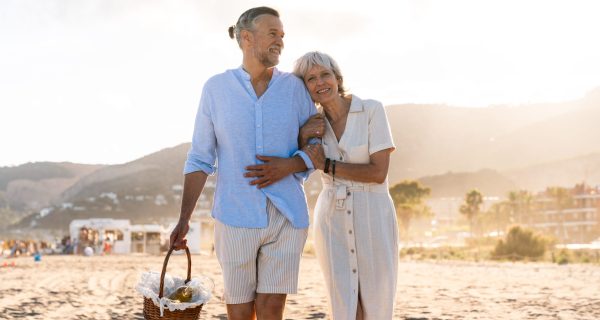 Beautiful,Happy,Senior,Couple,Dating,At,The,Seaside,During,Summertime Beautiful,Happy,Senior,Couple,Dating,At,The,Seaside,During,Summertime